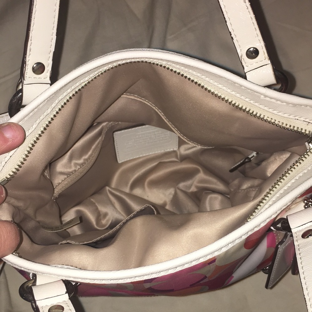 Signature Coach Crossbody - Picture 6 of 8